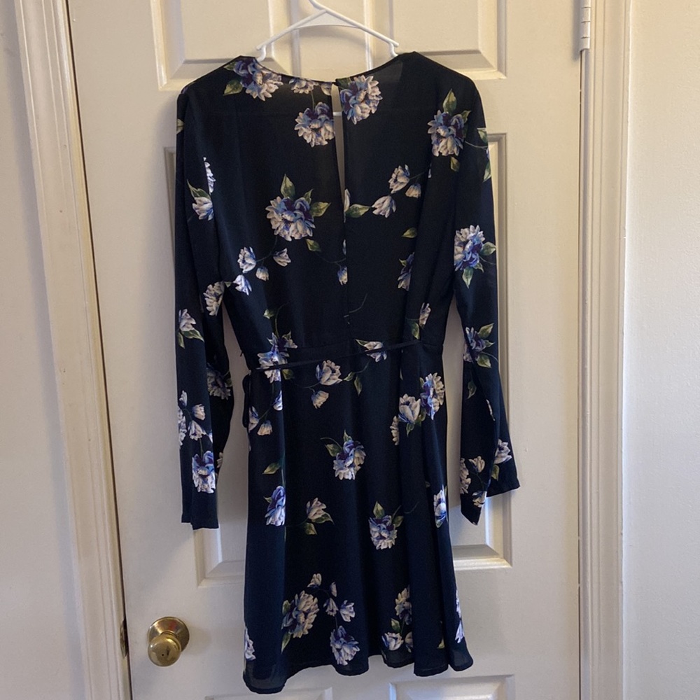 Like new, Lush wrap dress, only worn once, size large - Picture 3 of 3